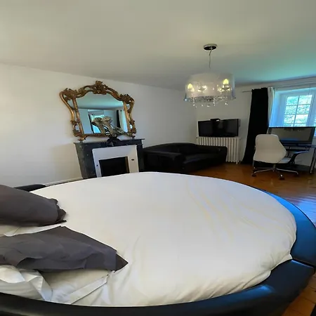 Estate In Saint-pavace Near Le Mans Circuit Ferienhaus