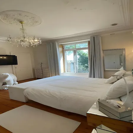 Estate In Saint-pavace Near Le Mans Circuit Ferienhaus